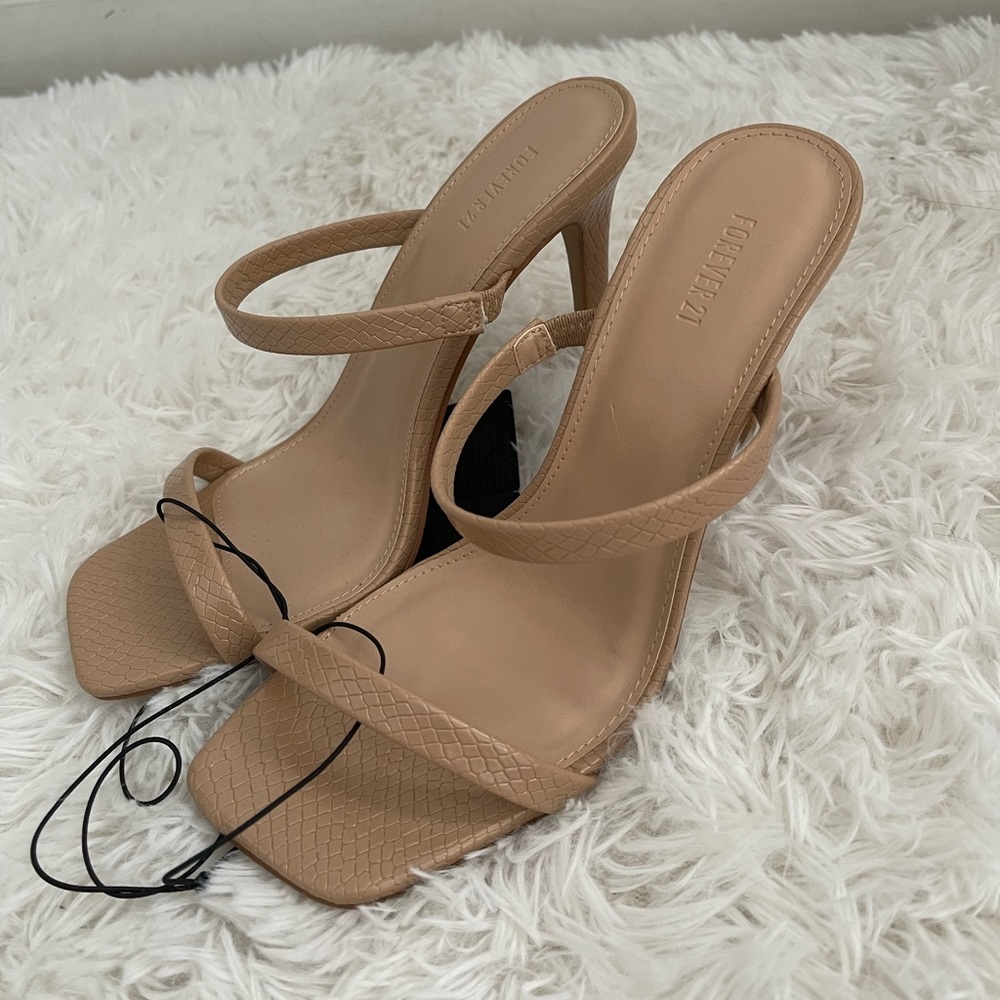 Nude NWT heels